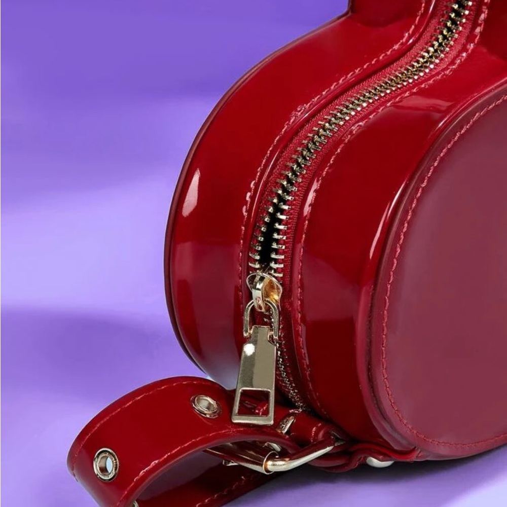 Lightweight, Business Casual Minimalist heart purse - Picture 6 of 6